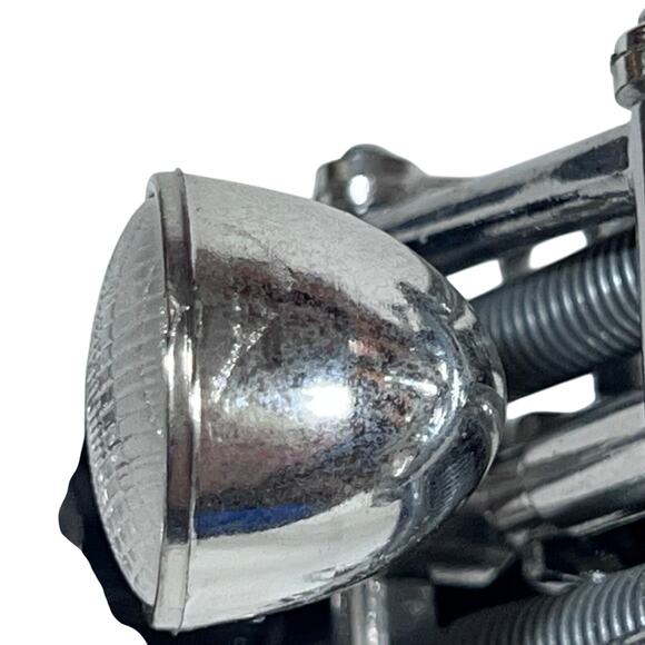 Guiloy 1948 Indian Chief Motorcycle 1/10 Scale Diecast Model Bike Black Chrome - Picture 16 of 16